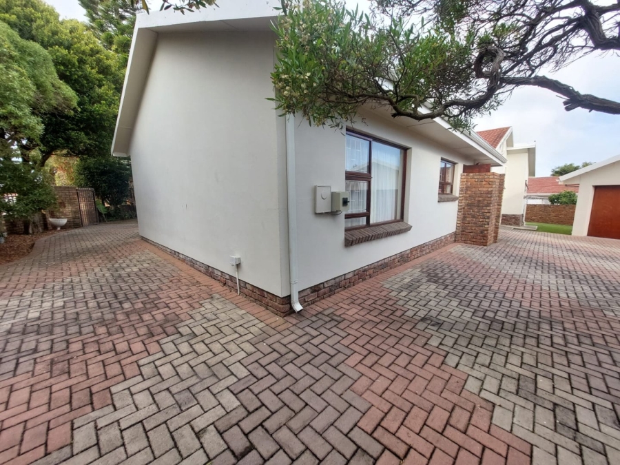 3 Bedroom Property for Sale in Heiderand Western Cape